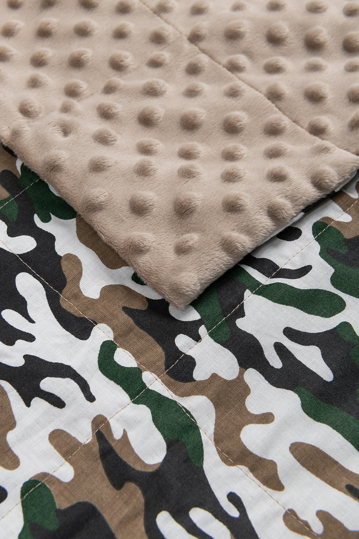 CAMO PATTERN WEIGHTED BLANKET corner open with cappuccino plush