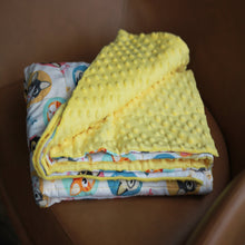 Cargar imagen en el visor de la galería, Kittens with Yellow Minky Weighted Blanket